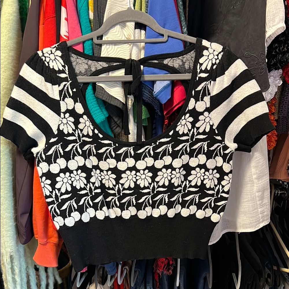 Anthropologie Maeve Black and White Trixie sweater top Striped cherry sz medium